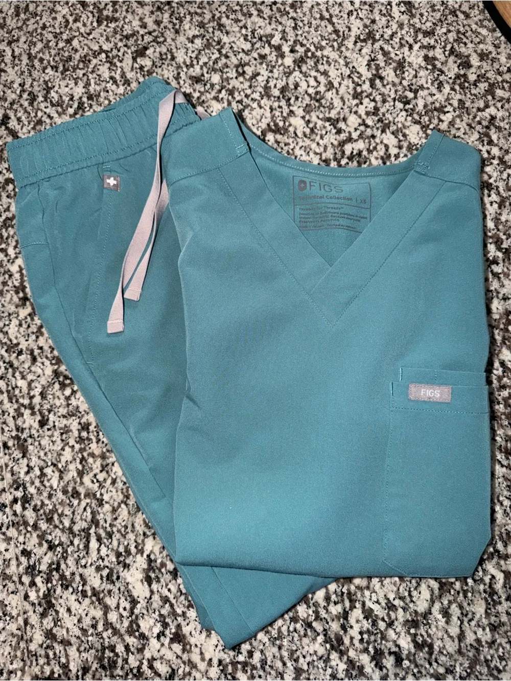FIGS Men's XS Hydrogreen Scrub Set